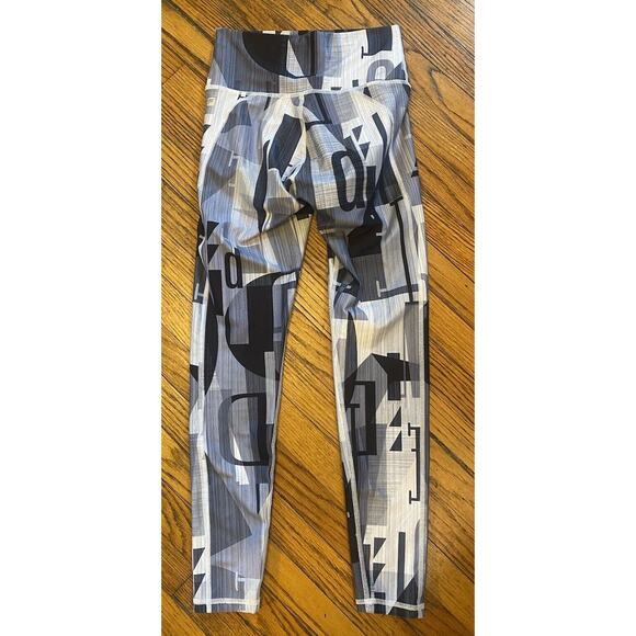 Fabletics Black and Gray Patterned Leggings - Picture 4 of 8